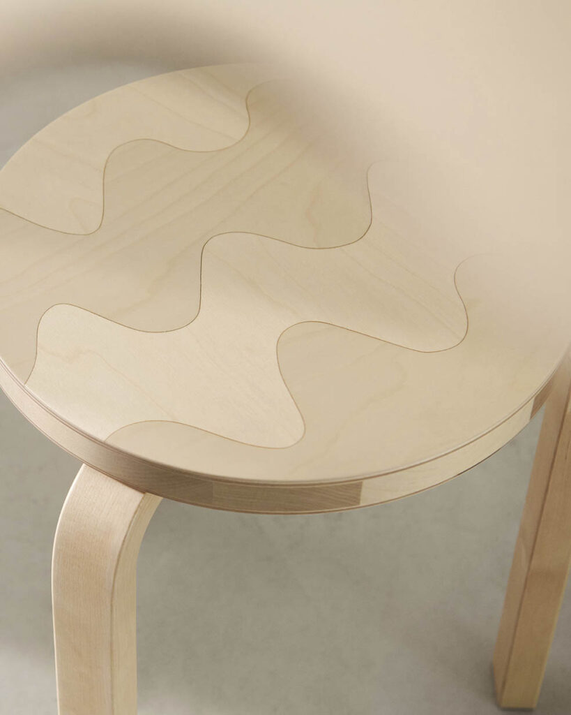 LifTe北欧の暮らし フィンランドのアルテックとマリメッコがコラボをして発売されるアアルトがデザインしたスツール60 柄のデザインはマイヤ・イソラ ロッキrokki