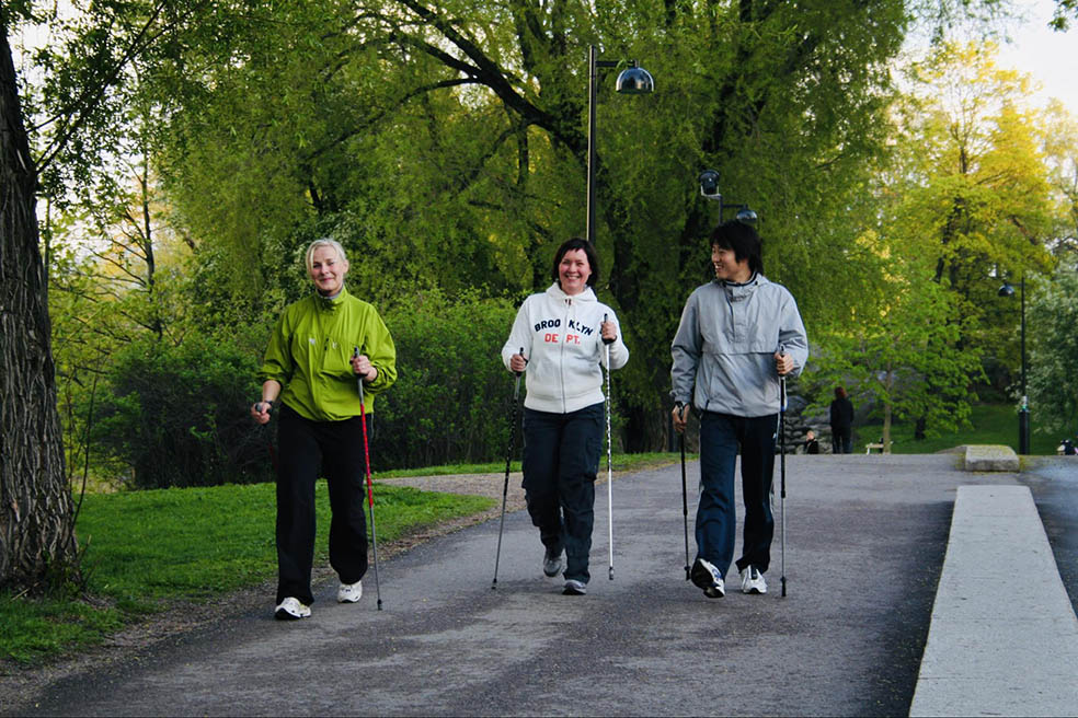 LifTe北欧の暮らし 立川の複合施設 GREEN SPRINGSで11月14日~16日に開催される立川ロッピスで行われる【ノルディックウォーキングワークショップ】