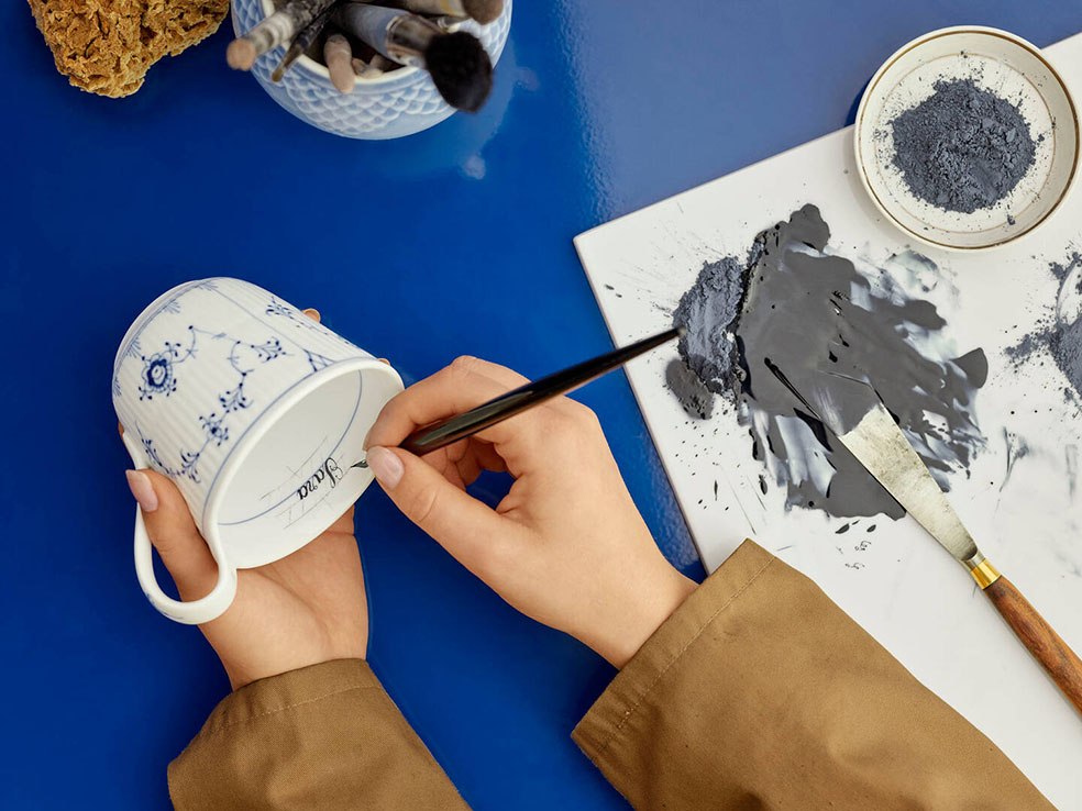 LifTe北欧の暮らし デンマーク発祥のロイヤルコペンハーゲンが10月18日(土)にオープンする新丸ビル3Fの新店舗で期間限定、数量限定で実施される名入れサービスビスポーク