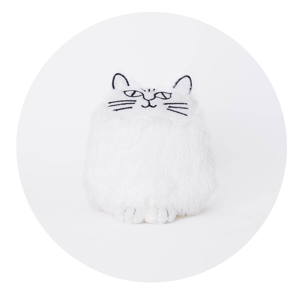 LifTe北欧の暮らし スウェーデンを代表する陶芸家リサ・ラーソンが1965年に生み出した「LITEN KATT」をぬいぐるみとして発売（しろのソルト）