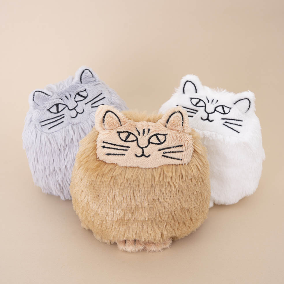 LifTe北欧の暮らし スウェーデンを代表する陶芸家リサ・ラーソンが1965年に生み出した「LITEN KATT」をぬいぐるみとして発売