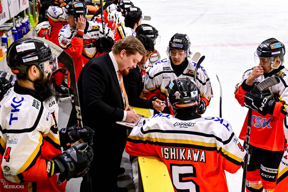 LifTe北欧の暮らし フィンランド大使館で開催されたフィンランド流のコーチングを紹介するイベントで登壇したイェスパー・ヤロネン 日光アイスバックス アシスタントコーチ