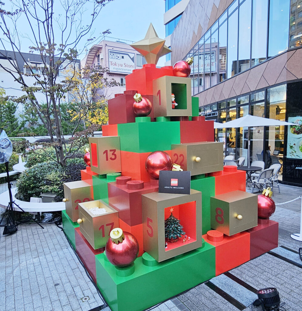 LifTe北欧の暮らし デンマーク発祥のレゴが11月14日(金)から16日(日)の3日間、渋谷キャスト ガーデンで開催しているイベント「Build Your Christmas(ビルド ユア クリスマス)」のアドベントクリスマスツリー