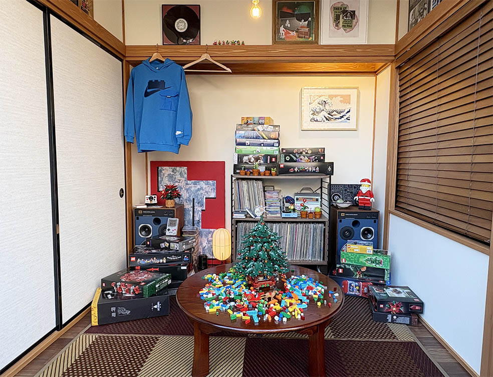 LifTe北欧の暮らし デンマーク発祥のレゴが11月14日(金)から16日(日)の3日間、渋谷キャスト ガーデンで開催しているイベント「Build Your Christmas(ビルド ユア クリスマス)」でミュージシャンのオカモトレイジさんがプロデュースした部屋