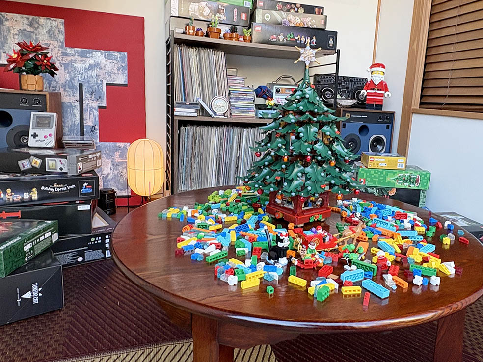 LifTe北欧の暮らし デンマーク発祥のレゴが11月14日(金)から16日(日)の3日間、渋谷キャスト ガーデンで開催しているイベント「Build Your Christmas(ビルド ユア クリスマス)」でミュージシャンのオカモトレイジさんがプロデュースした部屋