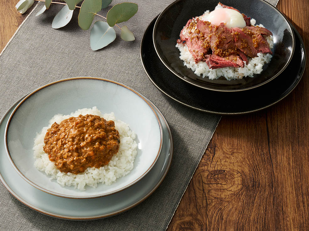 LifTe北欧の暮らし スウェーデン発祥のイケア各店舗で11月6日(木)から提供が始まったディナーメニューの丼 キーマカレー丼とローストビーフ丼