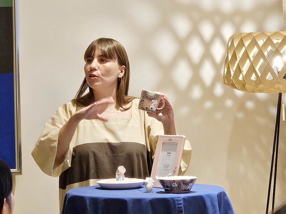 LifTe北欧の暮らし フィンランド大使館で開催されたたムーミンアラビアのイベントで登壇したヘッド・オブ・デザイン、アンニカ・ティックルさん