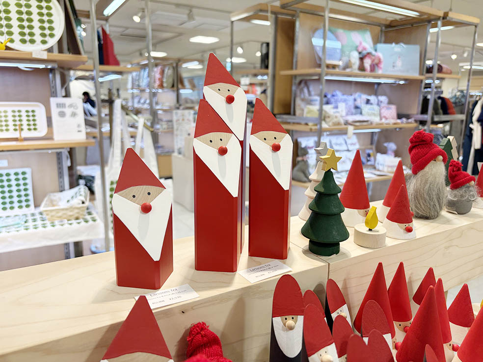 LifTe北欧の暮らし 11月20日から11月25日まで松坂屋静岡店で開催されている「北欧展2025」で販売されているサンタクロースのオブジェ