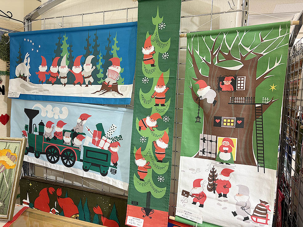 LifTe北欧の暮らし 11月20日から11月25日まで松坂屋静岡店で開催されている「北欧展2025」で販売されている スウェーデンのジェリーロウペがデザインしたタペストリー