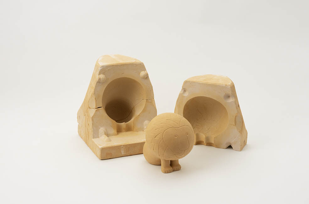 LifTe北欧の暮らし 東京・立川の「PLAY!MUSEUM」で開催されるスウェーデンの陶芸家リサ・ラーソンの魅力が分かる「リサ・ラーソンの作り方展」ライオンの原型