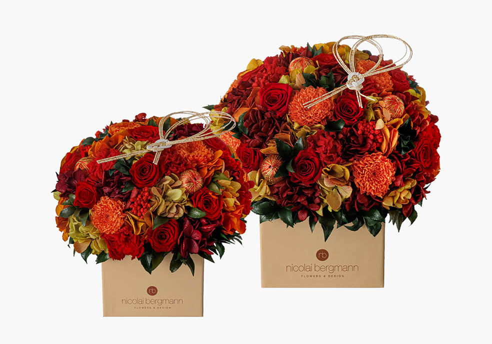 LifTe北欧の暮らし デンマーク出身のフラワーアーティスト ニコライバーグマンが手掛ける2026年ニューイヤーコレクションの【ニューイヤー限定プリザーブドフラワーキューブ】「New Year Cube - Akane（ニューイヤーキューブ - アカネ）」