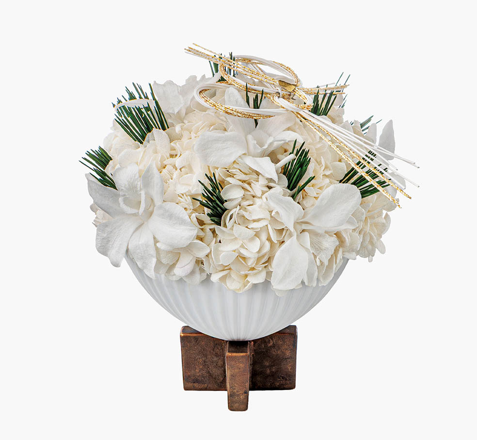 LifTe北欧の暮らし デンマーク出身のフラワーアーティスト ニコライバーグマンが手掛ける2026年ニューイヤーコレクションの【ニューイヤー限定プリザーブドフラワーアレンジメント】「New Year Arrangement - Arita（ニューイヤー アレンジメント - アリタ）」