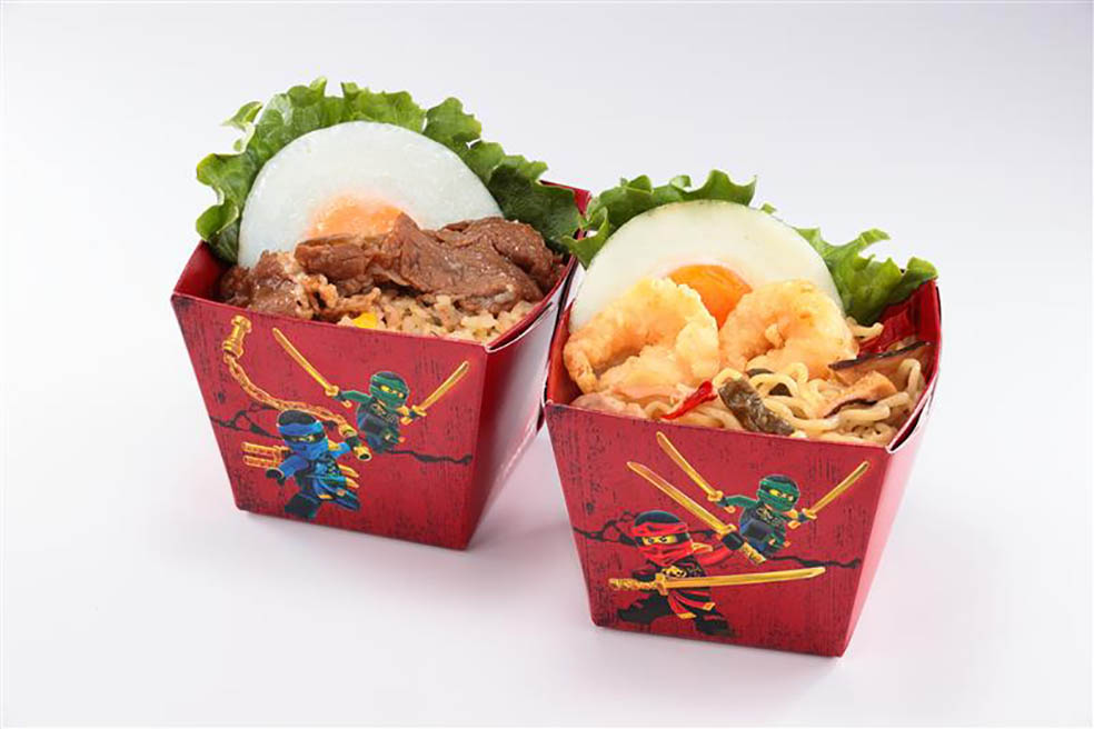 LifTe北欧の暮らし デンマーク発祥のレゴが展開する愛知県のレゴランドで1月31日(土)~3月15日(日)の期間開催される「レゴⓇ ニンジャゴー」の世界観を体験できる期間限定イベント『ゴー・フル・ニンジャ トレーニング・アカデミー2026』で食べられるパワーアップ塩焼きそば エビマヨとパワーアップチャーハン BBQビーフ