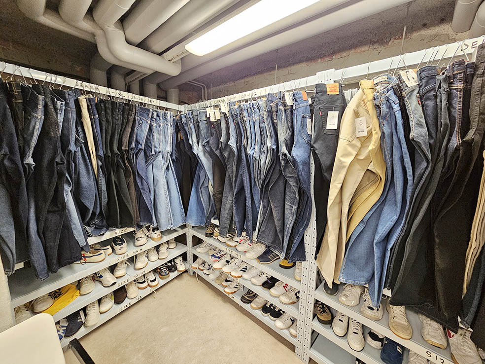 LIfTe北欧の暮らし フィンランドの首都ヘルシンキでおすすめしたい古着屋(セカンドハンドショップ)の「Almost New second hand Kallio」