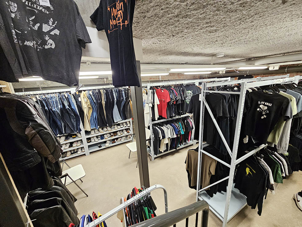 LIfTe北欧の暮らし フィンランドの首都ヘルシンキでおすすめしたい古着屋(セカンドハンドショップ)の「Almost New second hand Kallio」