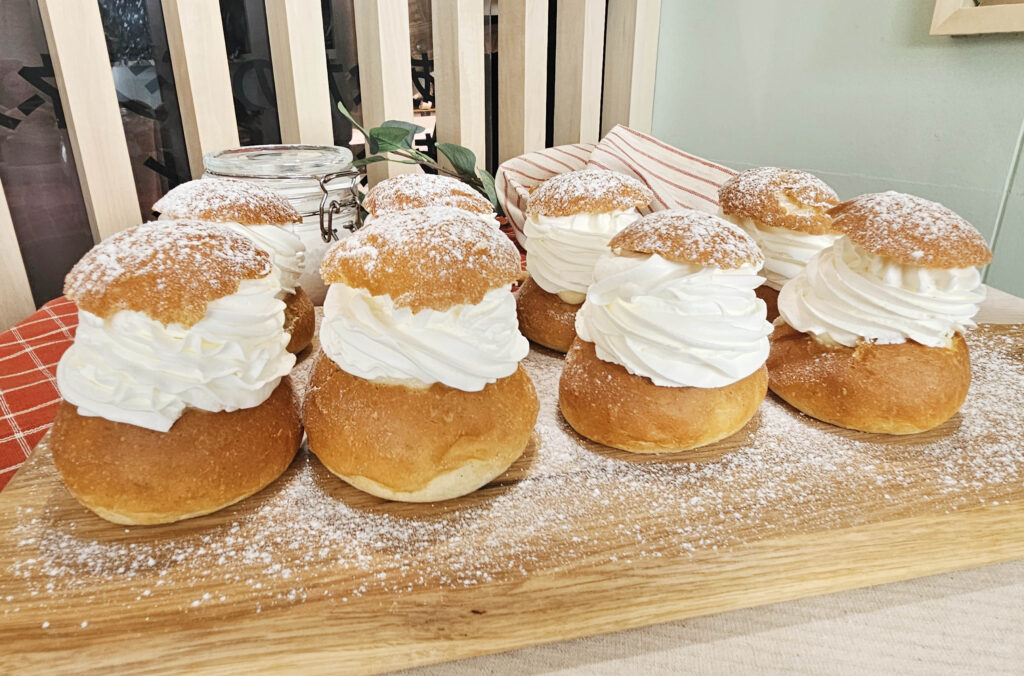 LifTe北欧の暮らし スウェーデン発祥のイケア(IKEA)の日本各店舗で2月11日(水・祝)から2月17日(火)までの1週間限定で販売される春を呼ぶスイーツとして親しまれるセムラ