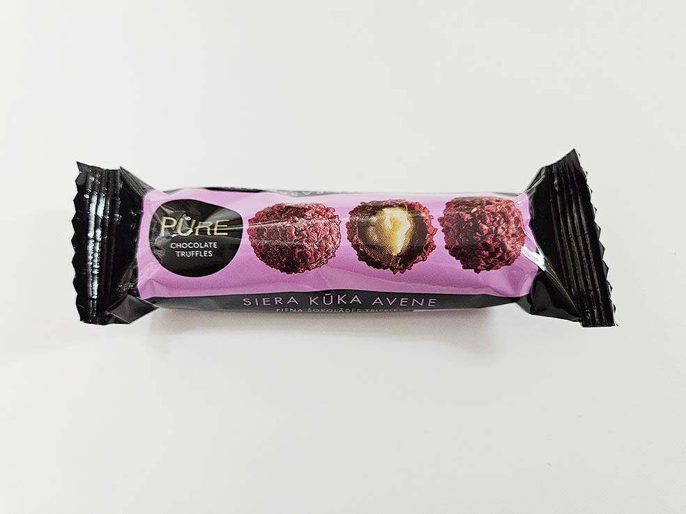 LifTe北欧の暮らし 成城石井で1月9日から展開されている「推しチョコ★発見フェア～推しチョコカルテが導く、私だけのご褒美～」で販売されているラトビアのチョコブランド「Pure(ピュア)」のトリュフチョコ ピュア ミルクチョコレートトリュフ ラズベリーチーズケーキフレーバー