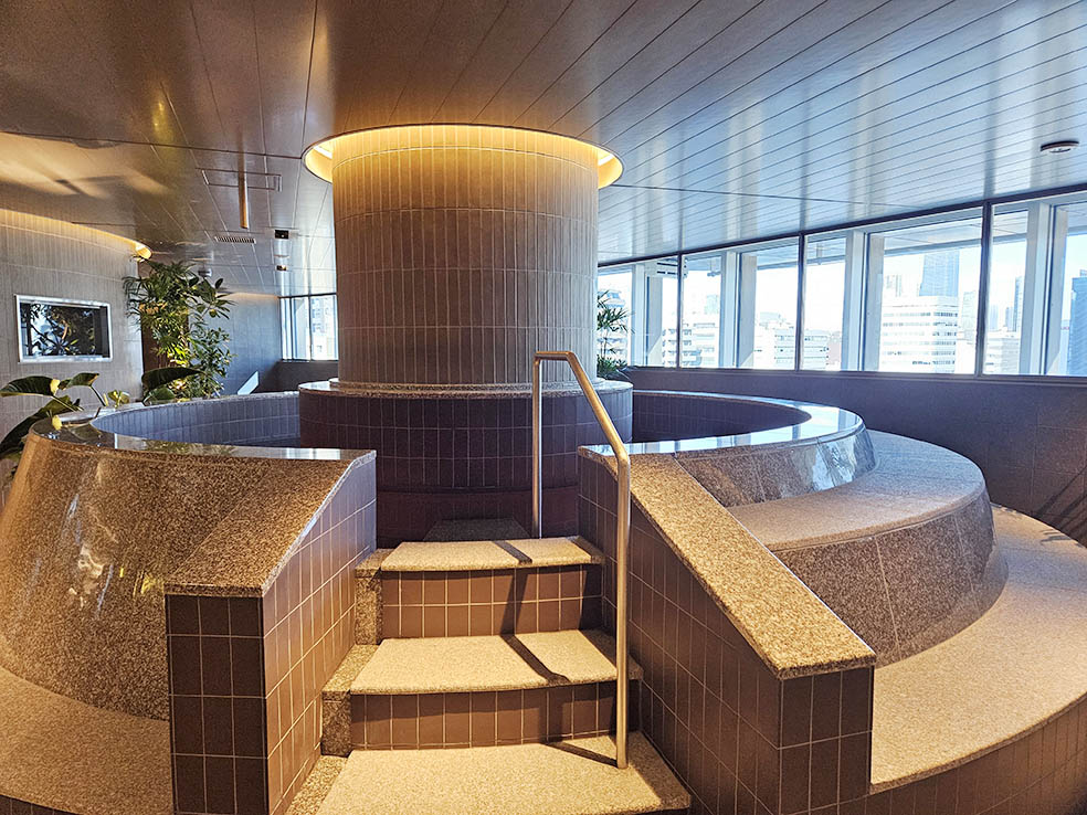 LifTe北欧の暮らし 2月6日に品川高輪にオープンするタナカカツキさんが総合プロデューサーを務めた 「高輪SAUNAS」の男子サウナ室にある深い水風呂