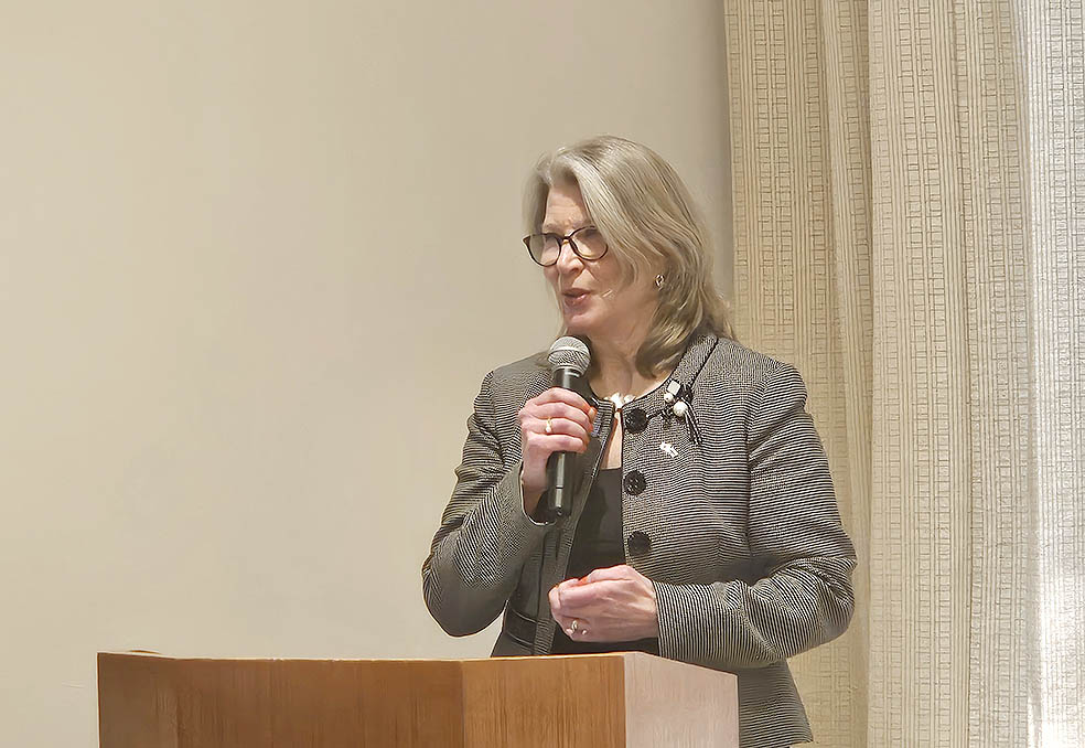 LifTe北欧の暮らし フィンランドのイッタラを代表するアアルトベースが誕生から90周年を迎えフィンランド大使館でプレス向けイベントが開催され登壇した駐日フィンランド大使のタンヤ・ヤースケライネン