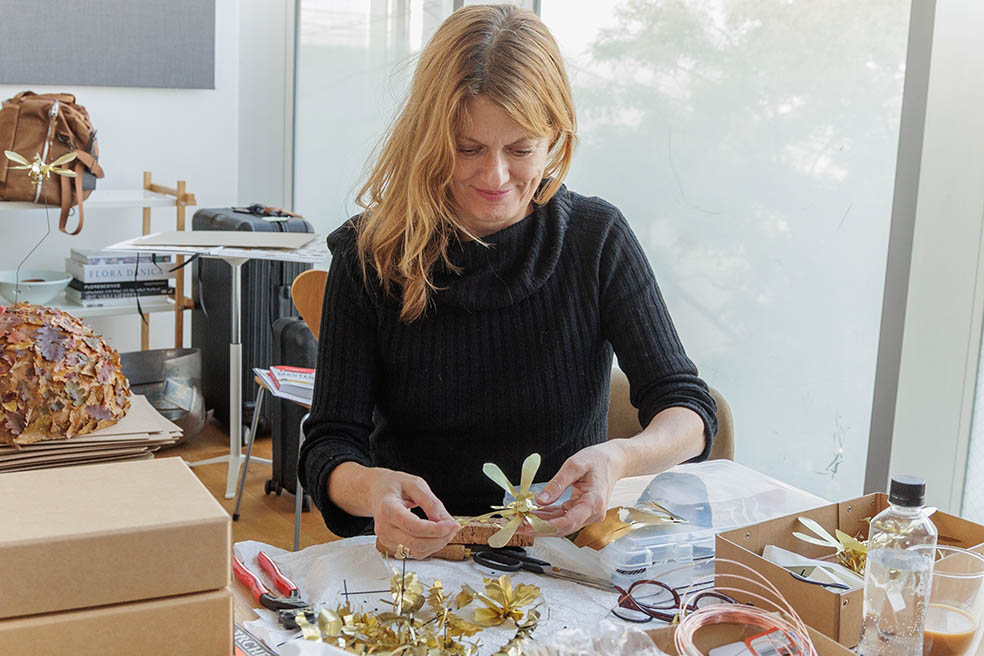 LifTe北欧の暮らし デンマーク出身のフラワーアーティスト ニコライ・バーグマンが手掛ける「ニコライ バーグマン 箱根 ガーデンズ」でワークショップを行うクラフトアーティスト"シャーロット・ソーボルグ・オールセン"