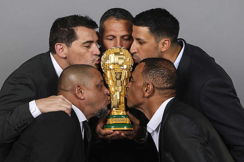 LifTe北欧の暮らし デンマーク発祥のレゴがFIFAとコラボしたアイテムワールドカップ公式トロフィー ロベルト・カルロス、マルコ・マテラッツィ、イケル・カシージャス、サミ・ケディラ、カフー