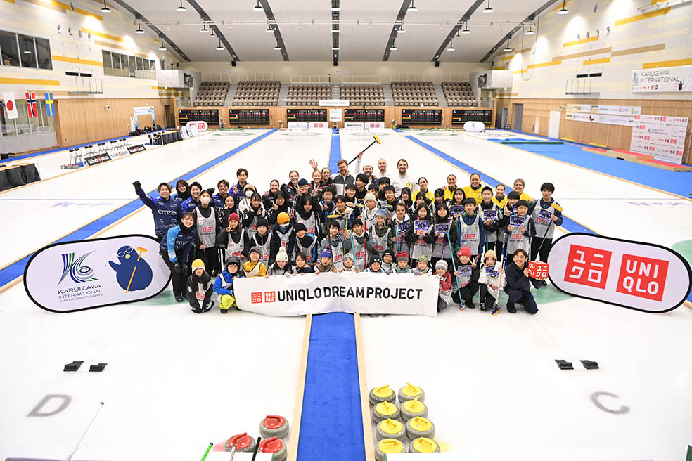 LifTe北欧の暮らし 3月12日に軽井沢で開催された「軽井沢国際カーリング」で行われた「ユニクロドリームプロジェクト ジュニアカーリングクリニック」ではスウェーデンの代表チーム「Team Hasselborg」