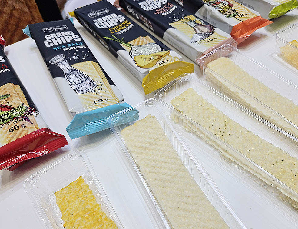 LifTe北欧の暮らし 東京ビッグサイトで開催されていたFOODEX JAPAN 2026のエストニアブースで出展していた元力士の把瑠都も関わっているチップスブランド「GRAND CHIPS(グランドチップス)」