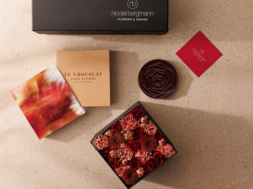 LifTe北欧の暮らし デンマーク出身のフラワーアーティスト ニコライ・バーグマンが手がける2026年母の日コレクション マザーズデイコレクション2026 - My message for you」My message for you Gift Set - Floral Elegance with L e Chocolat Alain Ducasse (My message for you ギフトセット - フローラル エレガンス ウィズ ル‧ショコラ‧アラン‧デュカス)
