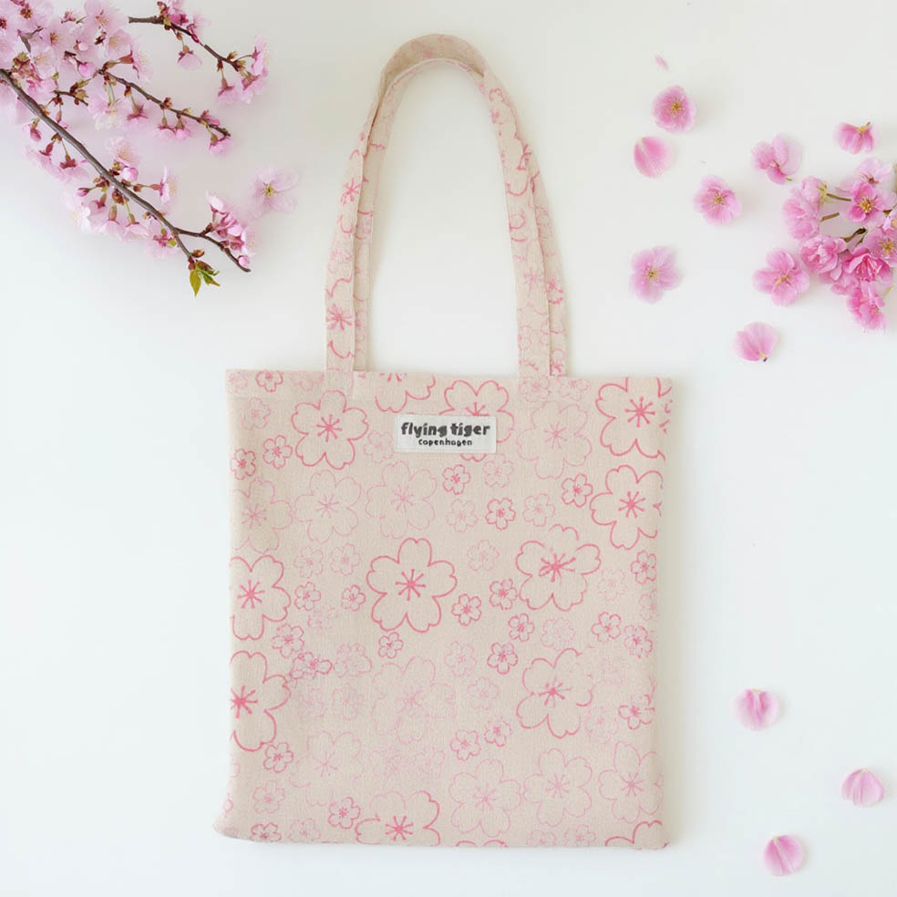 LifTe北欧の暮らし デンマークのライフスタイル雑貨ストア「フライングタイガー コペンハーゲン」が発売するお花見や春のアウトドアにぴったりのトートバッグ