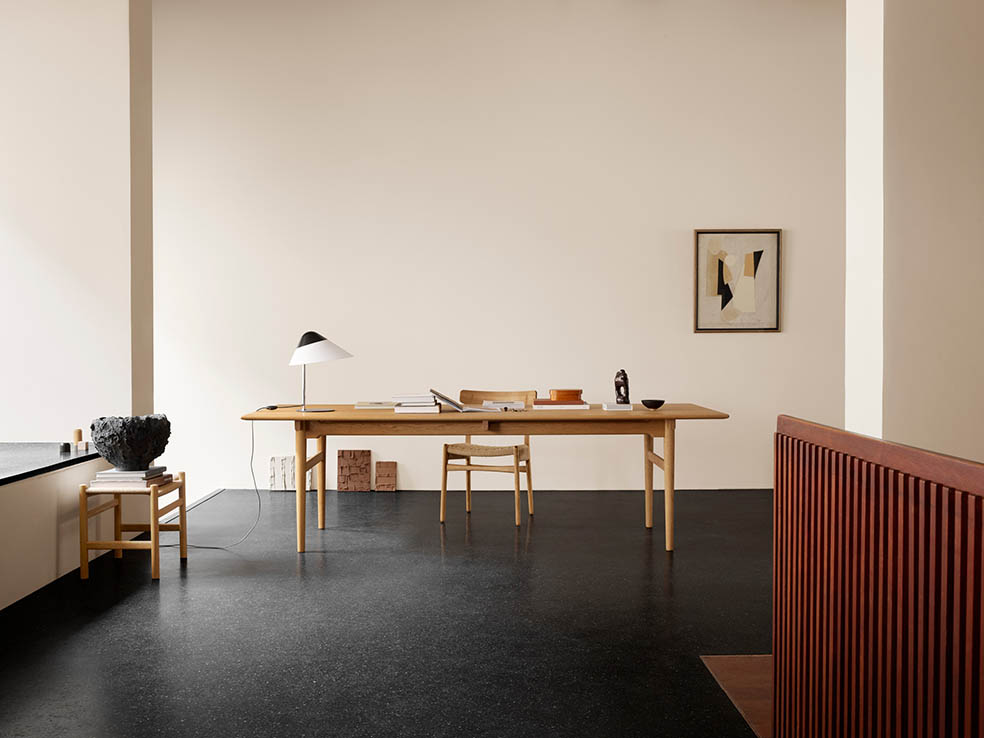 LifTe北欧の暮らし デンマークの王室御用達の家具メーカー「Carl Hansen & Søn(カール・ハンセン&サン)」が販売するCH327 ダイニングテーブル【デザイン：ハンス J. ウェグナー】