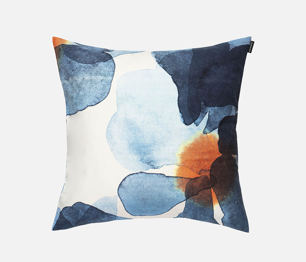 LifTe北欧の暮らし フィンランドのマリメッコから5月1日(金)から発売されるAino-Maija Metsola（アイノ＝マイヤ・メッツォラ）がデザインした新作ホームコレクション「Valssi（ヴァルシ）」50×50cm クッションカバー