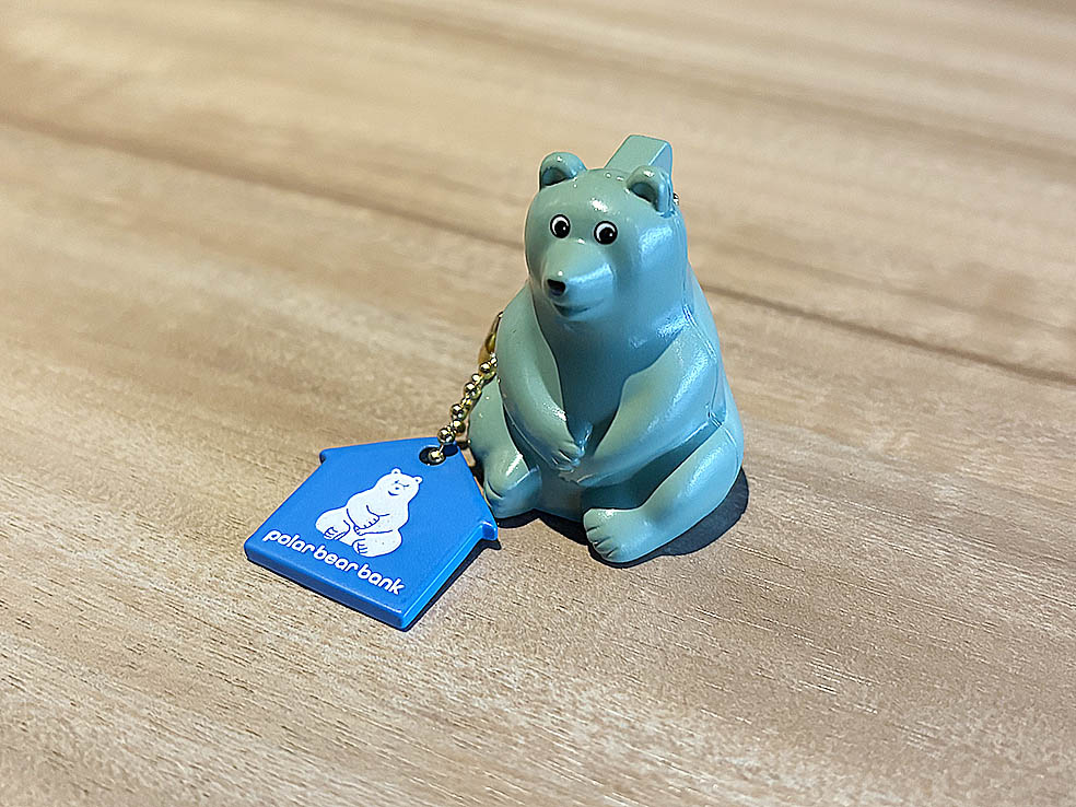 LifTe北欧の暮らし フィンランドのpolar bear bank（白くま貯金箱）がバンダイのガシャポンに ミニチュアチャーム ガチャガチャ