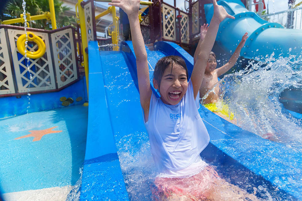 デンマーク発祥のレゴの世界観が楽しめる愛知県にあるレゴランドが7月10日(金)～8月31日(月)の夏限定で開催するイベント『レゴランドⓇ でびしょぬれの夏』で体験できるスプラッシュ・パッド