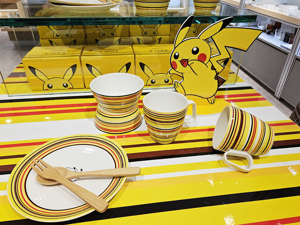 LifTe北欧の暮らし フィンランドのIITTALA(イッタラ)と任天堂のポケモンがコラボしたコレクション「イッタラ × ポケモン オリゴ」が登場 記念してアトレ恵比寿でポップアップが開催