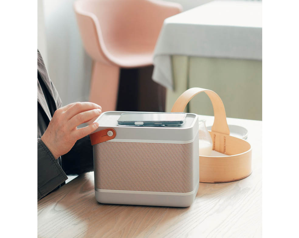 LifTe北欧の暮らし デンマークの老舗ブランド「Bang & Olufsen(バング&オルフセン)」が創立100周年を記念して発刊した日本初のコンセプトブック『バング ＆ オルフセンの音とデザイン』Cecilie Manz(セシリア・マンツ)が手がけたスピーカー