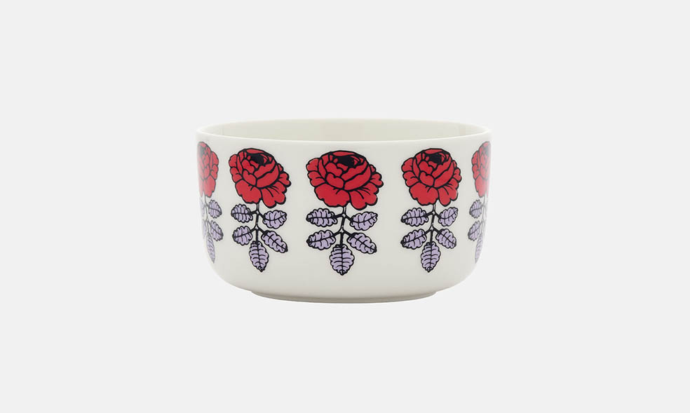 LifTe北欧の暮らし フィンランドのマリメッコ(marimekko)が6月2日から先行発売を開始するマイヤ・イソラがデザインしたレッド×ライラックの「Vihkiruusu(ヴィヒキルース/ウエディング・ローズ)」5dl ボウル
