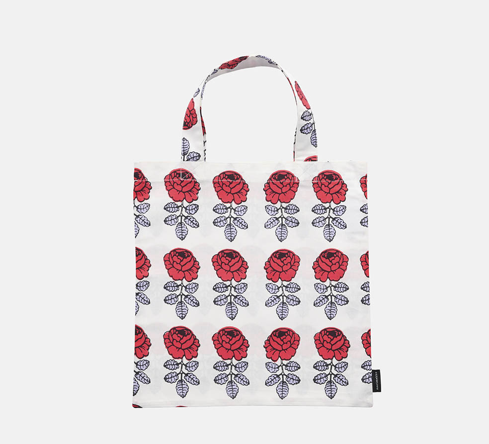 LifTe北欧の暮らし フィンランドのマリメッコ(marimekko)が6月2日から先行発売を開始するマイヤ・イソラがデザインしたレッド×ライラックの「Vihkiruusu(ヴィヒキルース/ウエディング・ローズ)」ファブリックバッグ