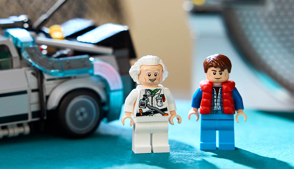 LifTe北欧の暮らし デンマーク発祥のレゴが発売する1980年代公開されたアメリカ映画「バック・トゥ・ザ・フューチャー」デロリアン ドクとマーティ