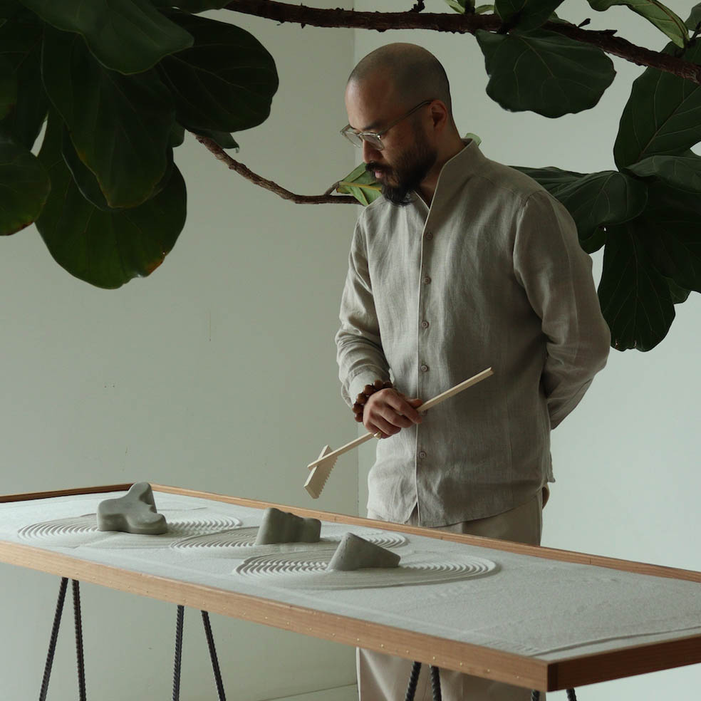 LifTe北欧の暮らし フィンランドのIITTALA(イッタラ)」が、アルヴァ・アアルトの名作「アアルトベース」誕生90周年を記念し、現代アーティストの河江裕樹氏とコラボレーションした限定コレクション