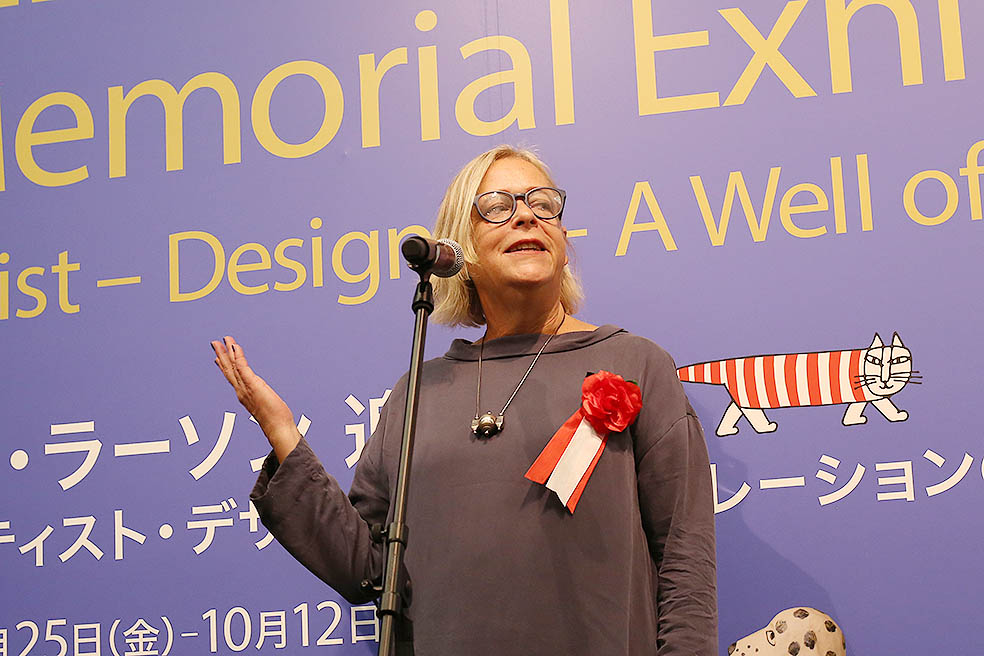 LifTe北欧の暮らし 現在松屋銀座で開催中のスウェーデンを代表する陶芸家リサ・ラーソンの展覧会「リサ・ラーソン 追悼展　アーティスト・デザイナー・インスピレーションの源」 オープニングイベントで登壇したリサ・ラーソンの長女ヨハンナ・ラーソン