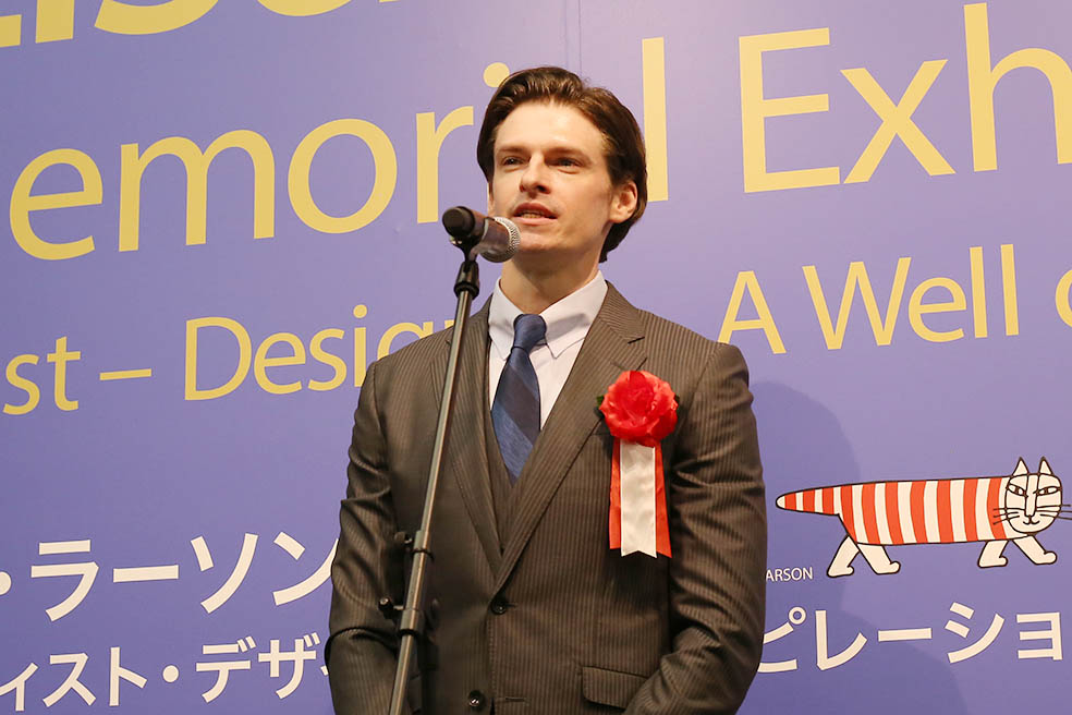 LifTe北欧の暮らし 現在松屋銀座で開催中のスウェーデンを代表する陶芸家リサ・ラーソンの展覧会「リサ・ラーソン 追悼展　アーティスト・デザイナー・インスピレーションの源」 オープニングイベントで登壇したスウェーデン出身の庭師・俳優の村雨辰剛