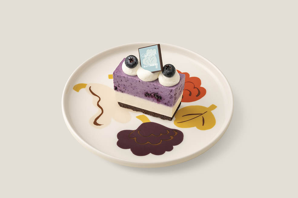 LifTe北欧の暮らし フィンランドのマリメッコ(marimekko)とコラボをするゴディバ(GODIVA)がゴディバカフェで展開するレアチーズケーキ(ブルーベリー+カカオフルーツ)