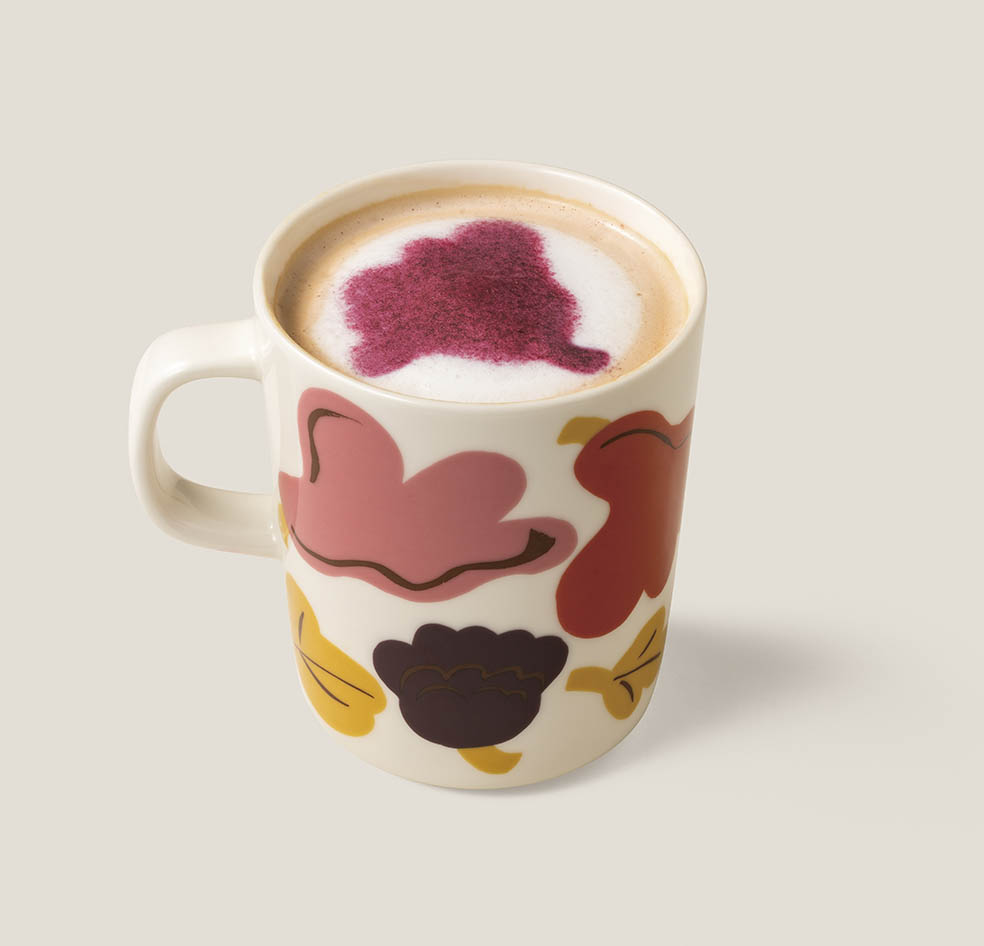 LifTe北欧の暮らし フィンランドのマリメッコ(marimekko)とコラボをするゴディバ(GODIVA)がゴディバカフェで展開するマリメッコ ラテ(ブルーベリー+ホワイトチョコレート+エスプレッソ)