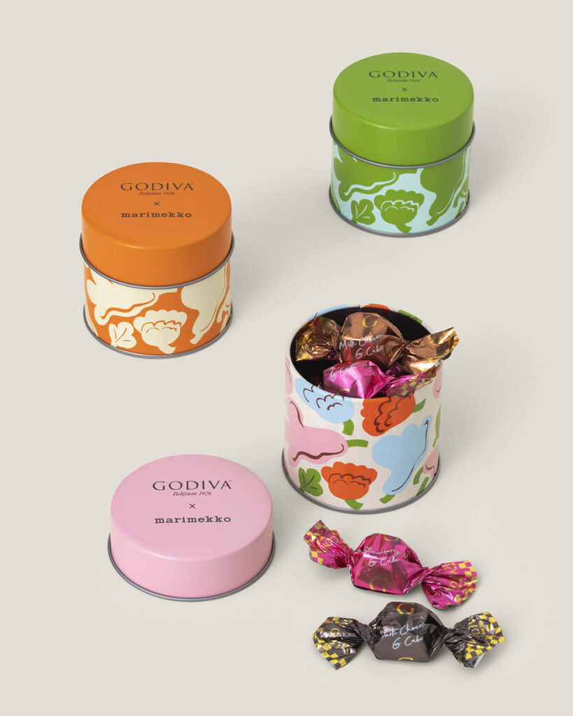 LifTe北欧の暮らし フィンランドのマリメッコ(marimekko)とチョコレートブランドGODIVA(ゴディバ)がコラボして発売するエルヤ・ヒルヴィが2024年に手がけた「Kukasta kukkaan(クカスタ クッカーン)を取り入れた G キューブ 5粒入