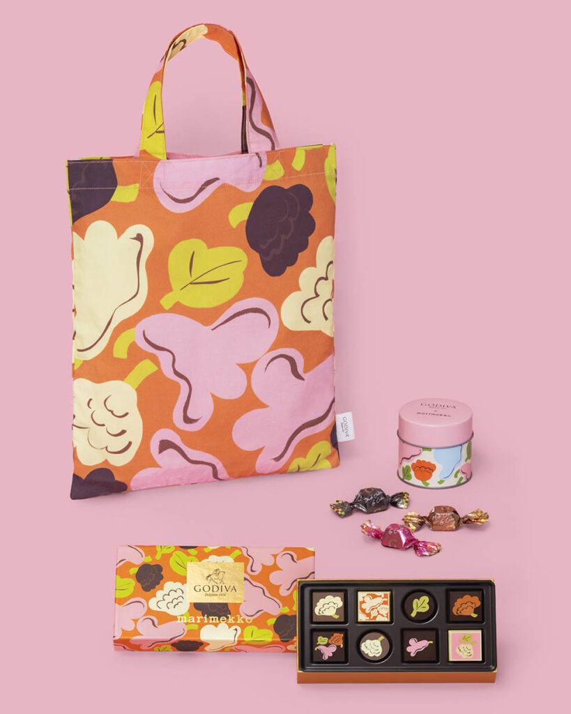 LifTe北欧の暮らし フィンランドのマリメッコ(marimekko)とチョコレートブランドGODIVA(ゴディバ)がコラボして発売するエルヤ・ヒルヴィが2024年に手がけた「Kukasta kukkaan(クカスタ クッカーン)を取り入れた パーティバッグ セット