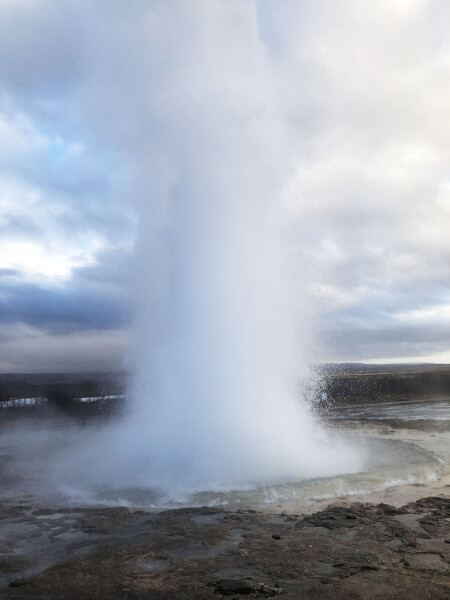 LifTe 北欧の暮らし アイスランド ゲイシール間欠泉 吹き出す