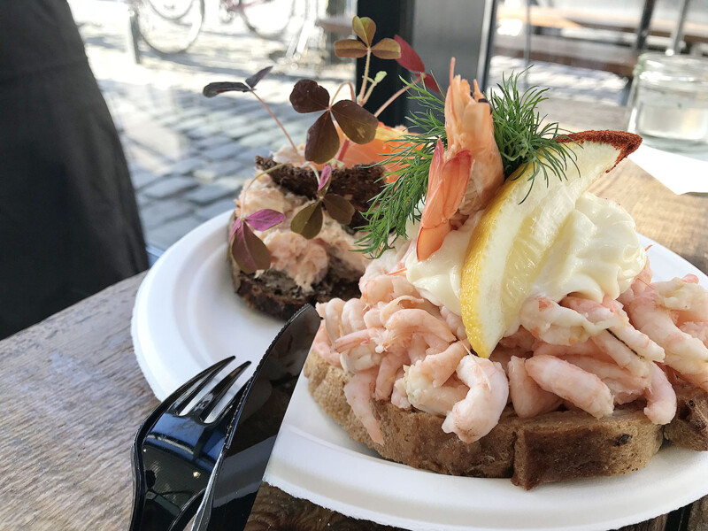 LifTe 北欧の暮らし デンマーク コペンハーゲン TorvehallerneKBH スモーブロー