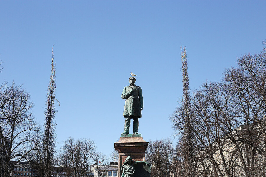 LifTe 北欧の暮らし フィンランド ヘルシンキ エスプラナーディ公園 ルーネベリ カモメ
