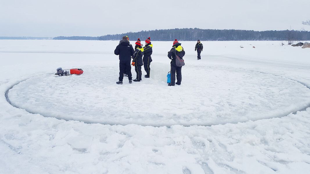 LifTe 北欧の暮らし 北欧の写真で涼をとる フィンランド アクティビティ 氷上のメリーゴーランド